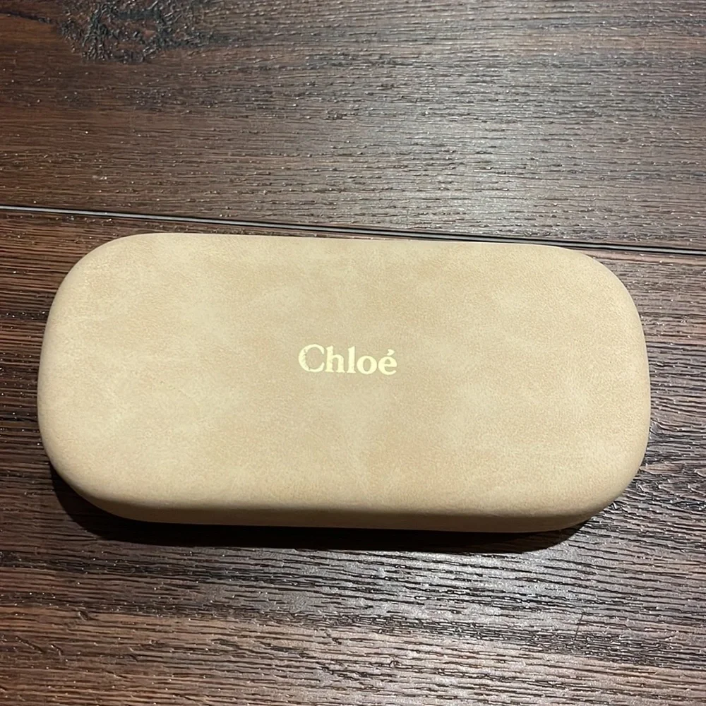 Chloe Oversized Scallops Sunglasses NWOT with Case and Cleaning Cloth